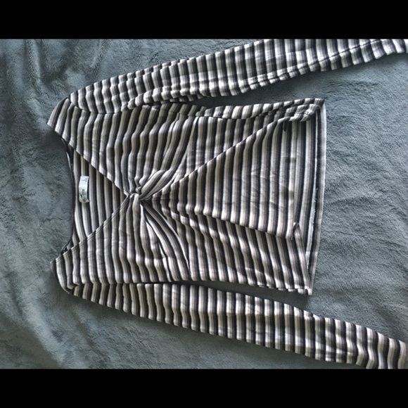 Long sleeve Hollister top - Picture 1 of 4